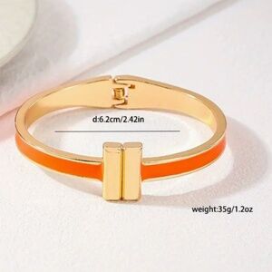 Elegant Gold and White Bracelet